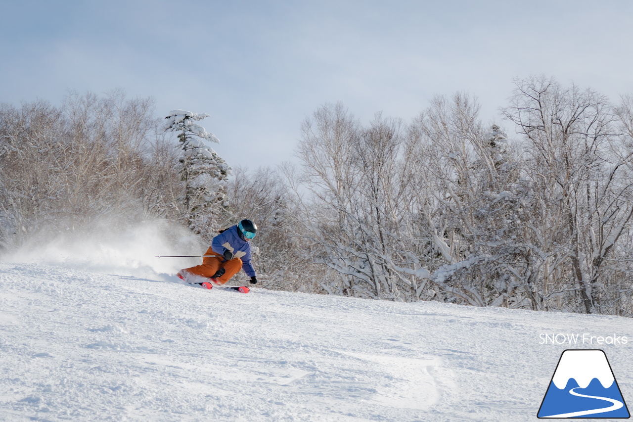カムイスキーリンクス｜この上ないほど澄んだ青空と極上のパウダースノー。やっぱり『カムイ』は外れない！